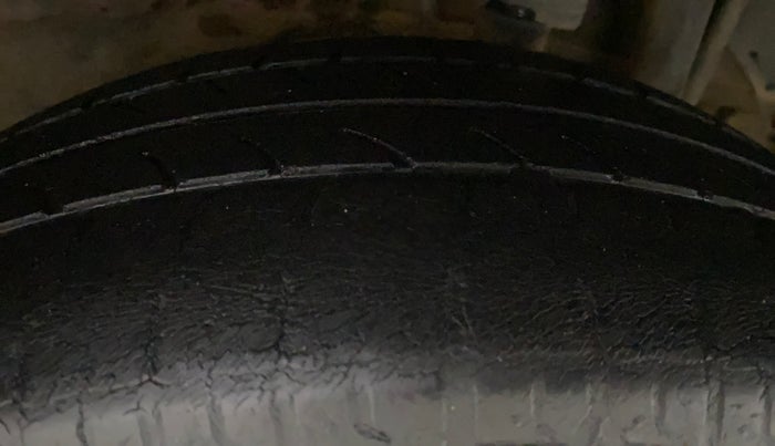 2014 Tata Zest XMS PETROL, Petrol, Manual, 45,009 km, Left Rear Tyre Tread