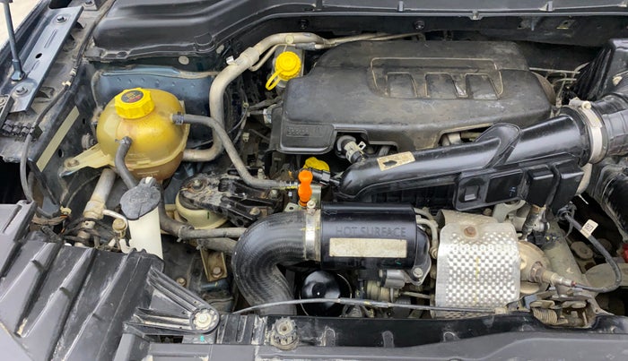 2023 Mahindra XUV300 W4 1.2 PETROL, Petrol, Manual, 84,262 km, Engine View - Right