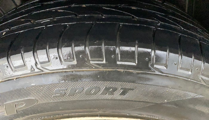 2023 Mahindra XUV300 W4 1.2 PETROL, Petrol, Manual, 84,262 km, Right Rear Tyre Tread