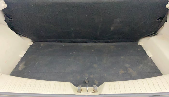 2023 Mahindra XUV300 W4 1.2 PETROL, Petrol, Manual, 84,262 km, Boot Inside