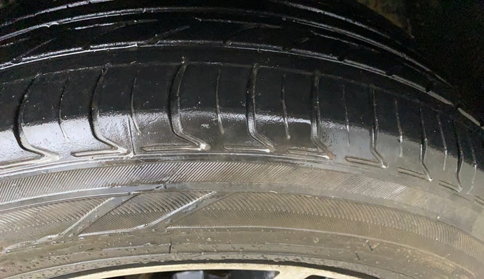 2023 Mahindra XUV300 W4 1.2 PETROL, Petrol, Manual, 84,262 km, Left Front Tyre Tread