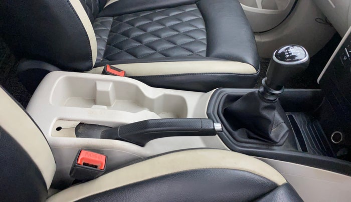 2023 Mahindra XUV300 W4 1.2 PETROL, Petrol, Manual, 84,262 km, Gear Lever