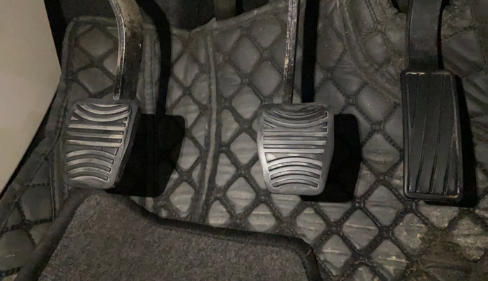 2023 Mahindra XUV300 W4 1.2 PETROL, Petrol, Manual, 84,262 km, Pedals