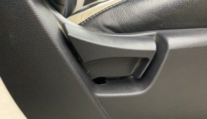 2023 Mahindra XUV300 W4 1.2 PETROL, Petrol, Manual, 84,262 km, Driver Side Adjustment Panel