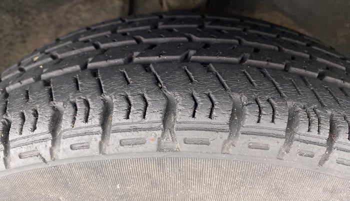 2016 Maruti Alto K10 VXI P, Petrol, Manual, 53,912 km, Right Front Tyre Tread