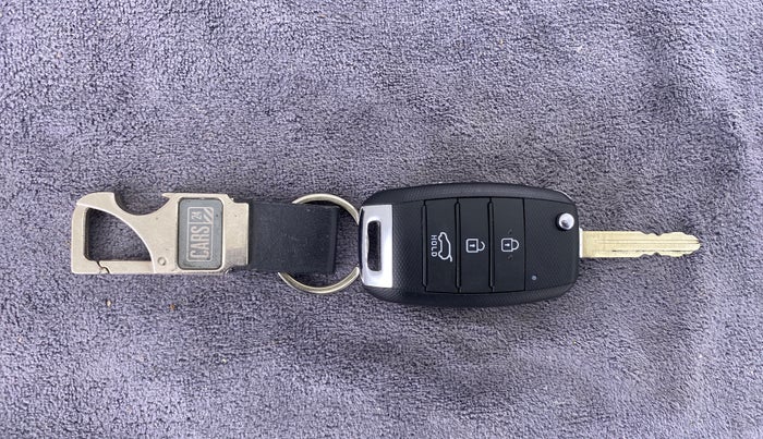 2022 KIA CARENS PRESTIGE 1.4G MT 7STR, Petrol, Manual, 1,931 km, Key Close Up