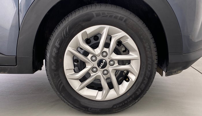 2022 KIA CARENS PRESTIGE 1.4G MT 7STR, Petrol, Manual, 1,931 km, Right Front Wheel