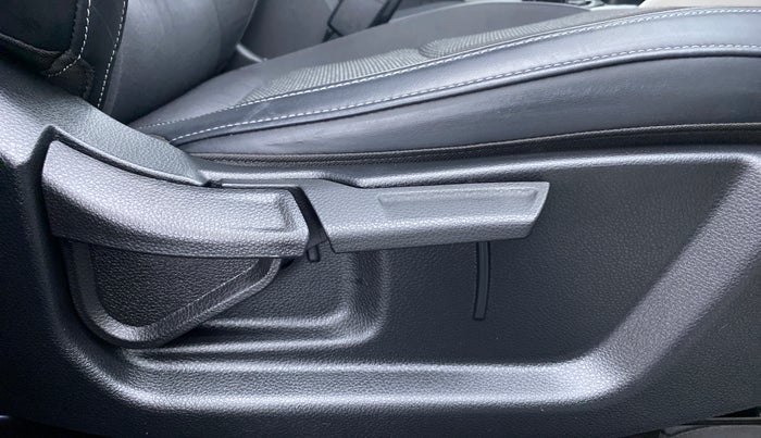2022 KIA CARENS PRESTIGE 1.4G MT 7STR, Petrol, Manual, 1,931 km, Driver Side Adjustment Panel