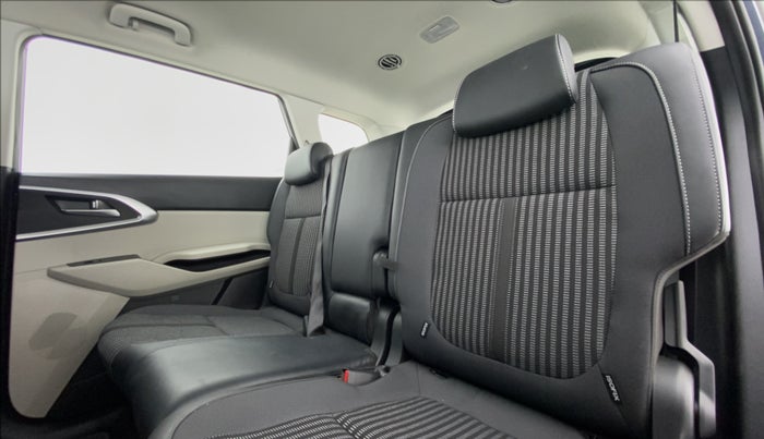 2022 KIA CARENS PRESTIGE 1.4G MT 7STR, Petrol, Manual, 1,931 km, Right Side Rear Door Cabin