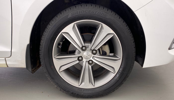 2018 Hyundai Verna 1.6 SX VTVT, Petrol, Manual, 49,112 km, Right Front Wheel