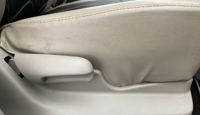 2016 Maruti Celerio ZXI D, Petrol, Manual, 26,654 km, Driver Side Adjustment Panel