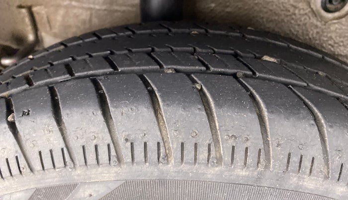 2016 Maruti Celerio ZXI D, Petrol, Manual, 26,654 km, Right Rear Tyre Tread