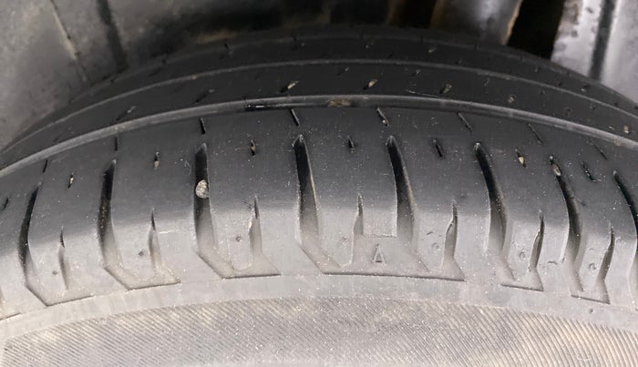 2020 Maruti XL6 ZETA SHVS, Petrol, Manual, 25,387 km, Left Rear Tyre Tread