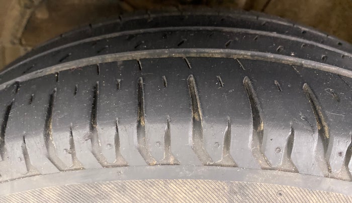 2020 Maruti XL6 ZETA SHVS, Petrol, Manual, 25,387 km, Left Front Tyre Tread