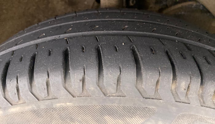 2020 Maruti XL6 ZETA SHVS, Petrol, Manual, 25,387 km, Right Front Tyre Tread