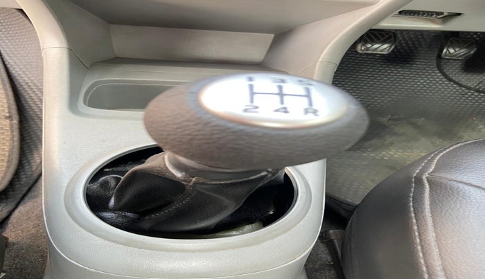 2010 Maruti A Star LXI, Petrol, Manual, 34,021 km, Gear lever - Boot cover slightly torn