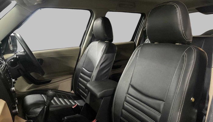 2016 Mahindra TUV300 T6+, Diesel, Manual, 31,628 km, Right Side Front Door Cabin