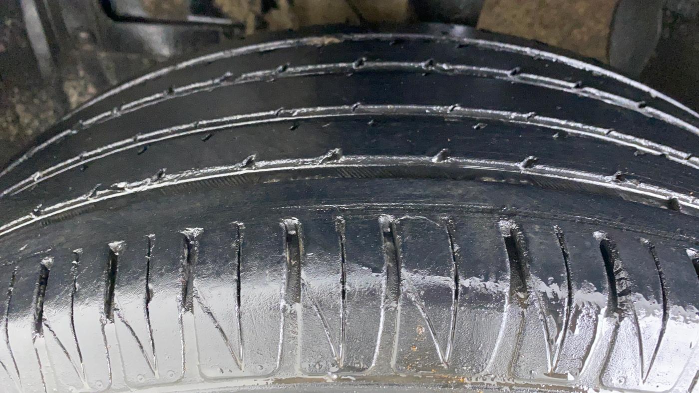 2019 Maruti Vitara Brezza ZDI + AMT, Diesel, Automatic, 30,309 km, Left Front Tyre Tread