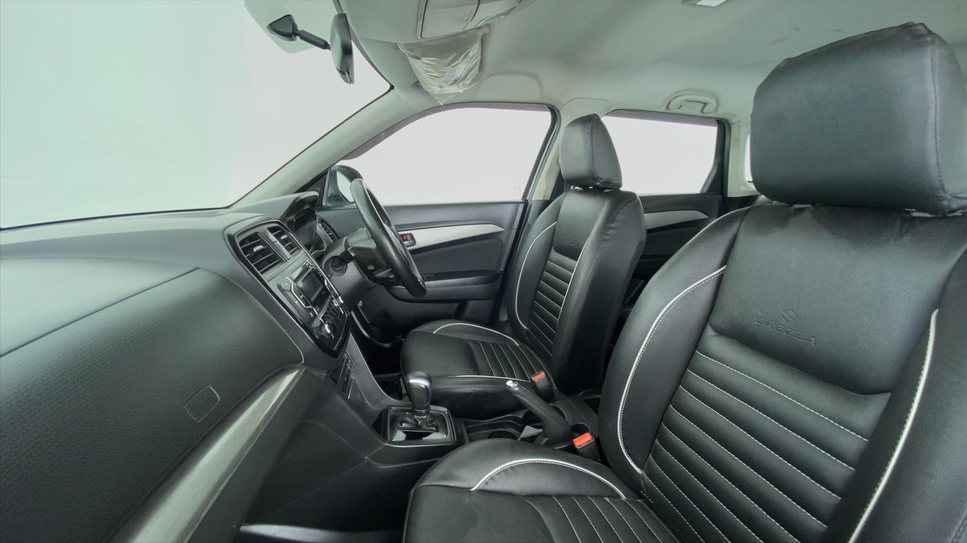 2019 Maruti Vitara Brezza ZDI + AMT, Diesel, Automatic, 30,309 km, Right Side Front Door Cabin