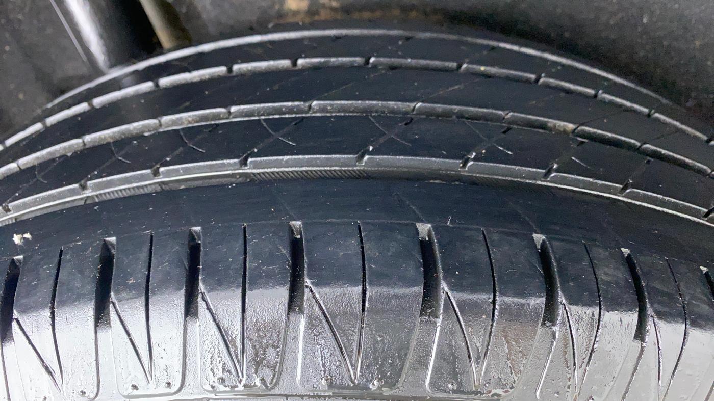 2019 Maruti Vitara Brezza ZDI + AMT, Diesel, Automatic, 30,309 km, Right Rear Tyre Tread