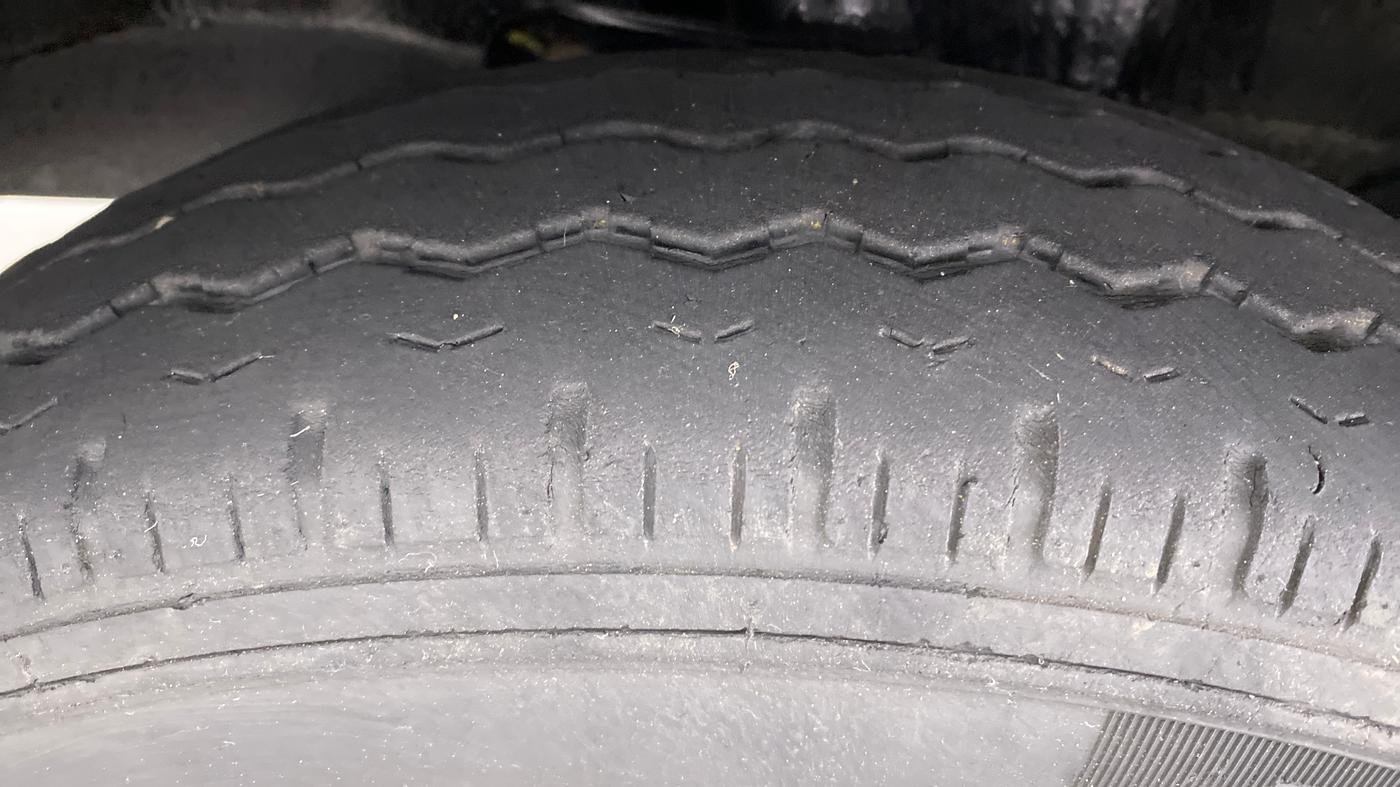 2017 Maruti Eeco 5 STR WITH AC PLUSHTR, Petrol, Manual, 28,980 km, Left Front Tyre Tread