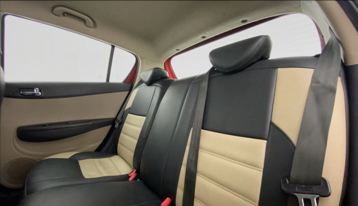2013 Hyundai i20 SPORTZ 1.2 VTVT, Petrol, Manual, 61,664 km, Right Side Rear Door Cabin