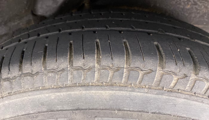 2016 Hyundai i10 MAGNA 1.1 IRDE2, Petrol, Manual, 24,754 km, Left Rear Tyre Tread