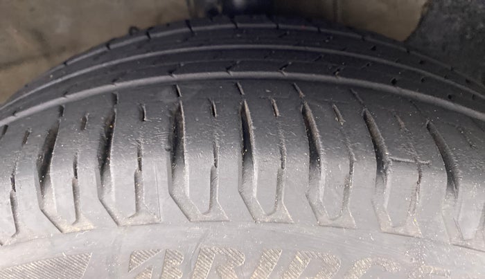 2018 Hyundai Verna 1.6 SX VTVT, Petrol, Manual, 21,486 km, Right Front Tyre Tread