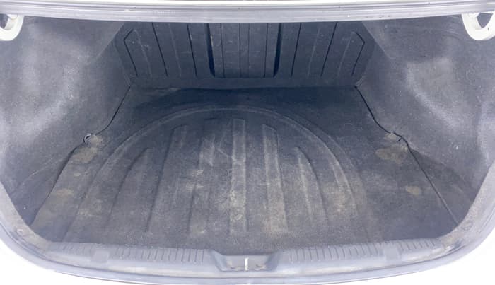 2015 Hyundai New Elantra SX 1.8 MT, Petrol, Manual, 96,832 km, Boot Inside