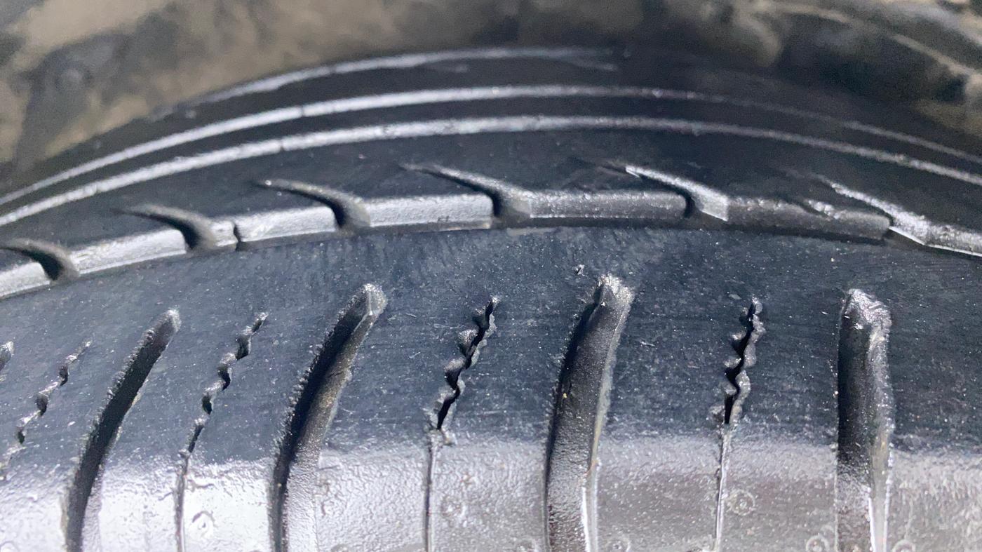 2015 Hyundai New Elantra SX 1.8 MT, Petrol, Manual, 96,832 km, Left Front Tyre Tread