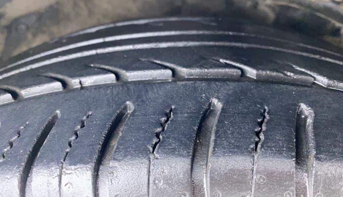 2015 Hyundai New Elantra SX 1.8 MT, Petrol, Manual, 96,832 km, Left Front Tyre Tread