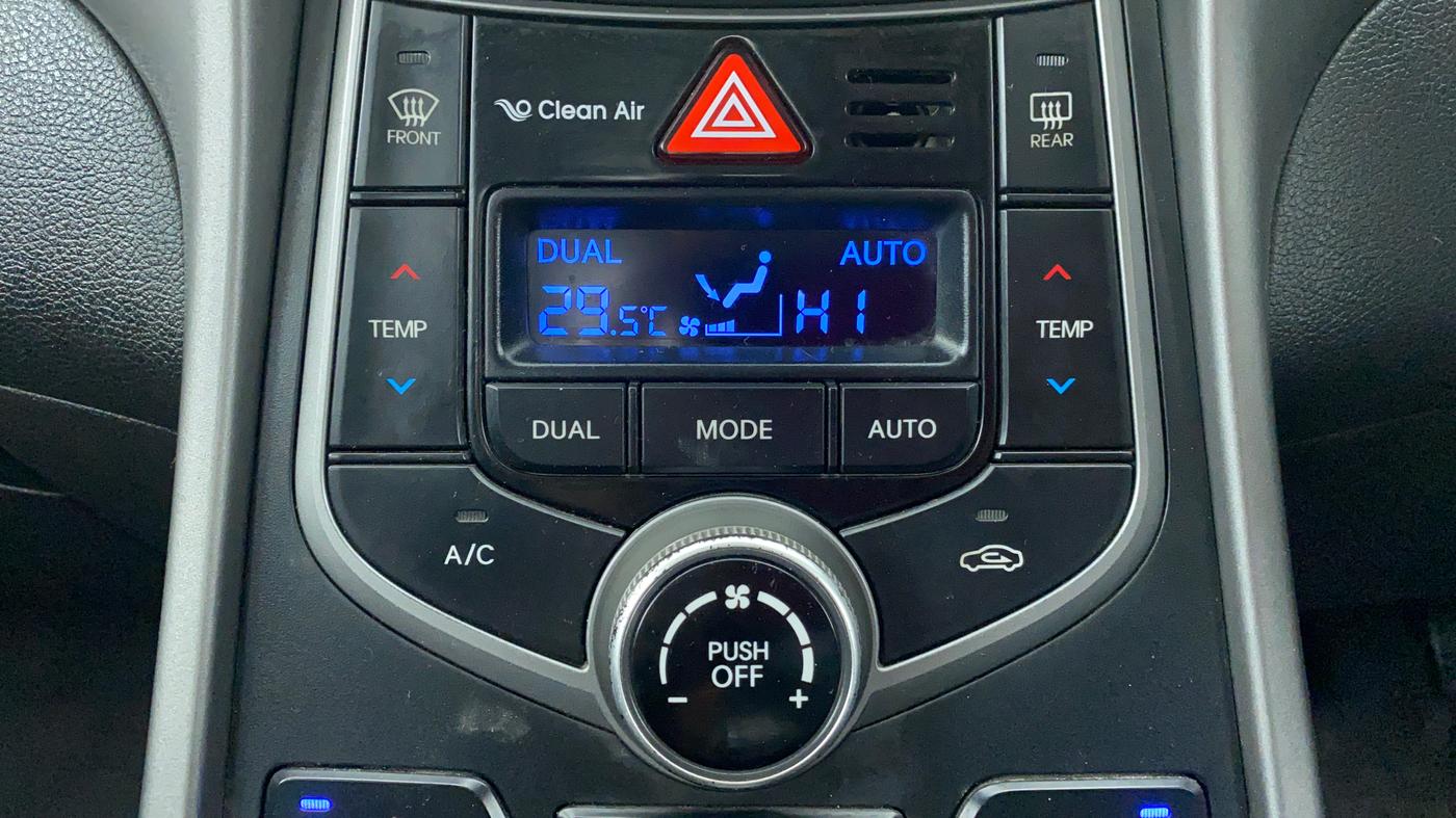 2015 Hyundai New Elantra SX 1.8 MT, Petrol, Manual, 96,832 km, Automatic Climate Control