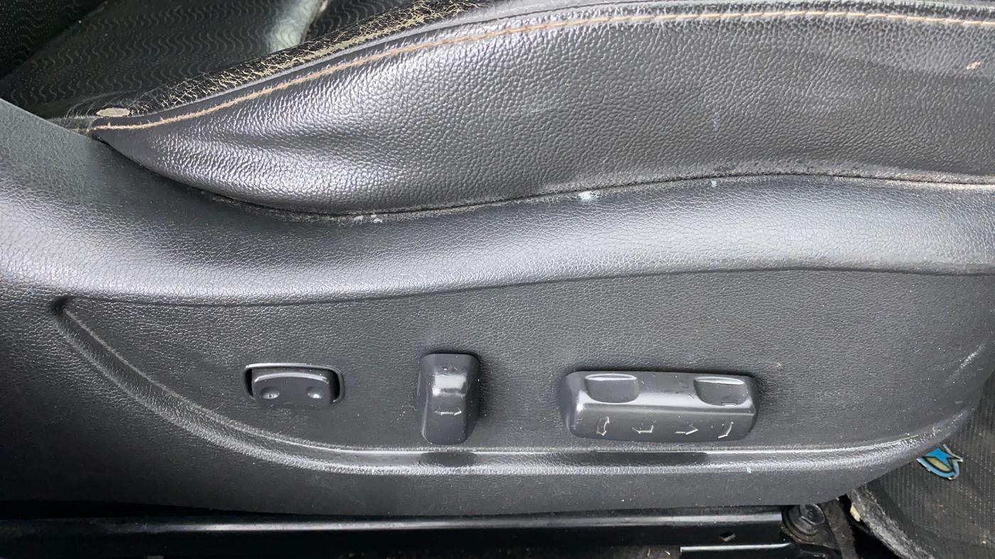 2015 Hyundai New Elantra SX 1.8 MT, Petrol, Manual, 96,832 km, Driver Side Adjustment Panel
