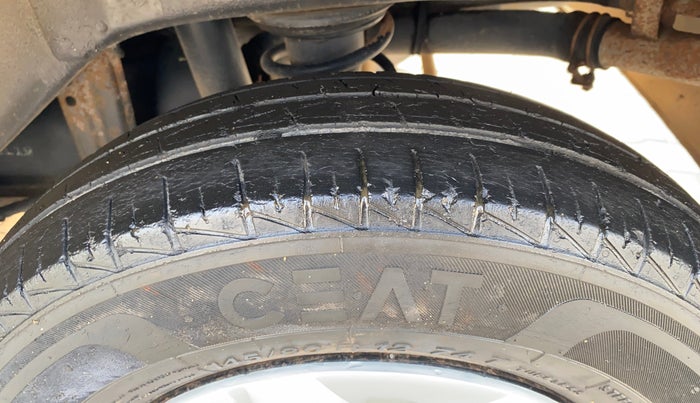 2019 Maruti Alto LXI, Petrol, Manual, 86,237 km, Left Rear Tyre Tread