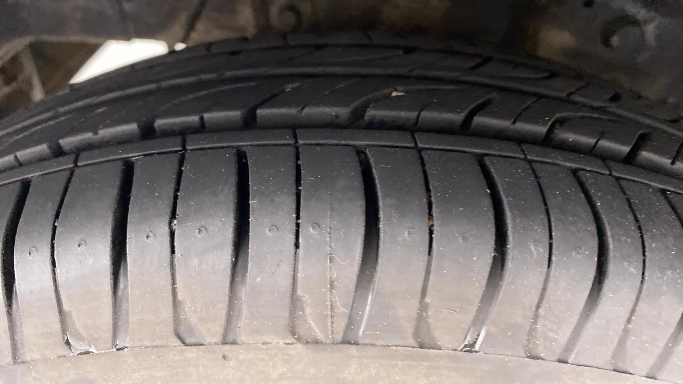 2017 Hyundai Eon ERA PLUS, Petrol, Manual, 53,240 km, Right Rear Tyre Tread