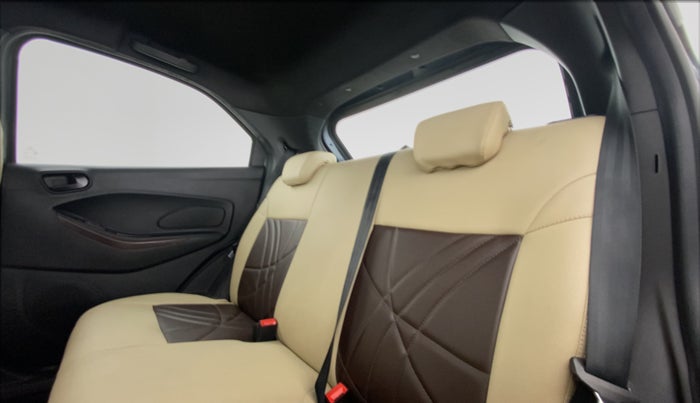 2020 Ford FREESTYLE TITANIUM 1.2 TI-VCT MT, Petrol, Manual, 32,850 km, Right Side Rear Door Cabin