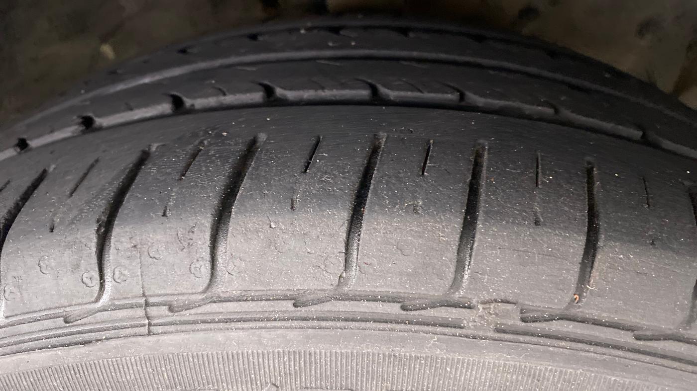 2020 Ford FREESTYLE TITANIUM 1.2 TI-VCT MT, Petrol, Manual, 32,850 km, Right Front Tyre Tread