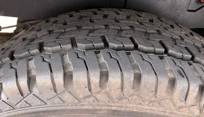 2021 Mahindra Thar LX PETROL HT 4WD AT, Petrol, Automatic, 5,710 km, Right Rear Tyre Tread