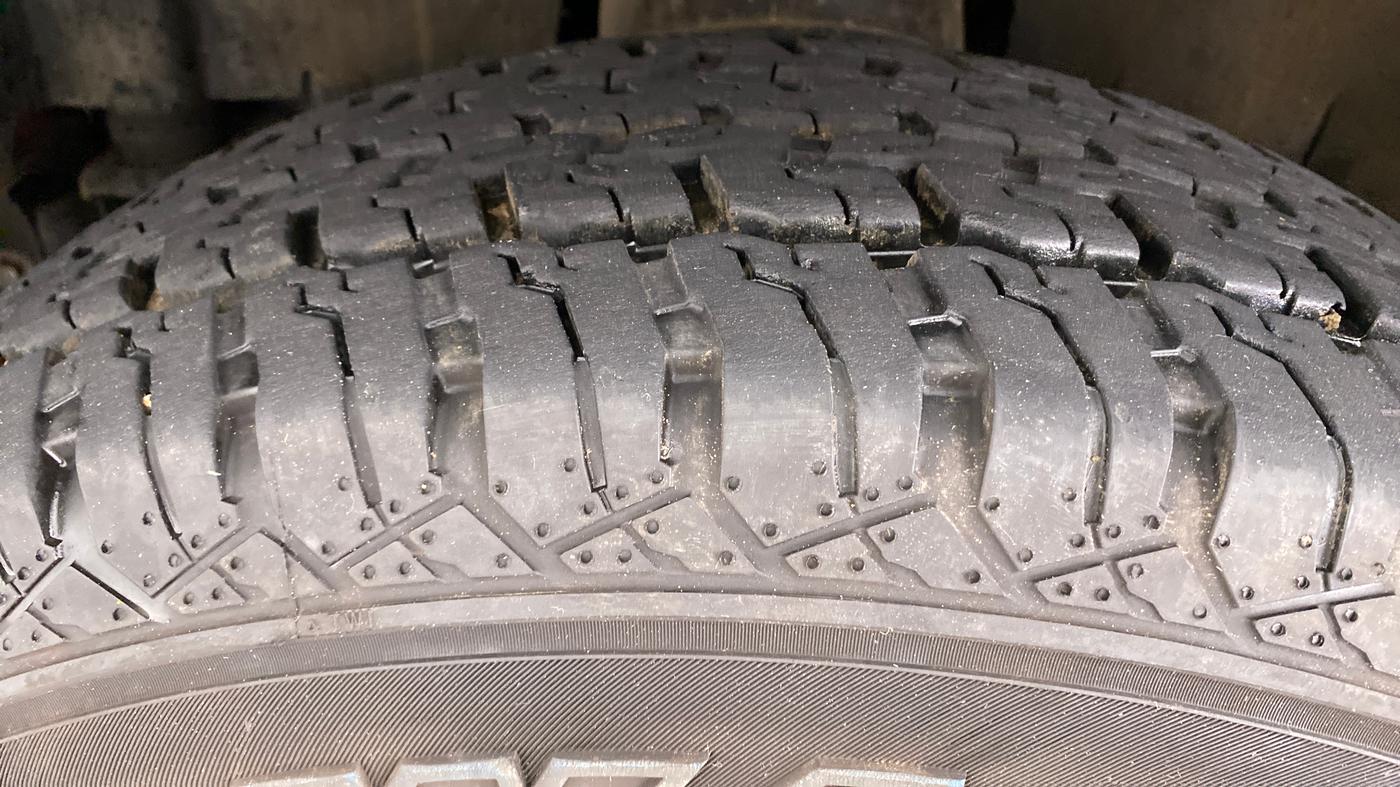 2021 Mahindra Thar LX PETROL HT 4WD AT, Petrol, Automatic, 5,710 km, Left Front Tyre Tread