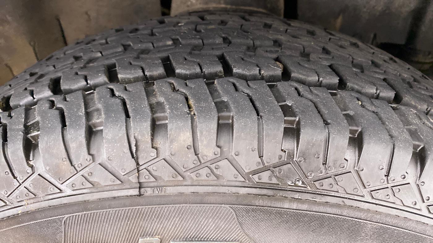 2021 Mahindra Thar LX PETROL HT 4WD AT, Petrol, Automatic, 5,710 km, Right Front Tyre Tread