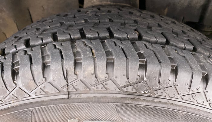 2021 Mahindra Thar LX PETROL HT 4WD AT, Petrol, Automatic, 5,710 km, Right Front Tyre Tread