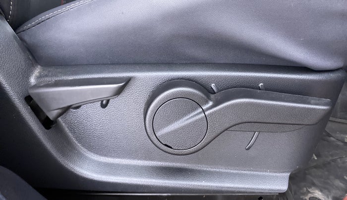 2021 Mahindra Thar LX PETROL HT 4WD AT, Petrol, Automatic, 5,710 km, Driver Side Adjustment Panel