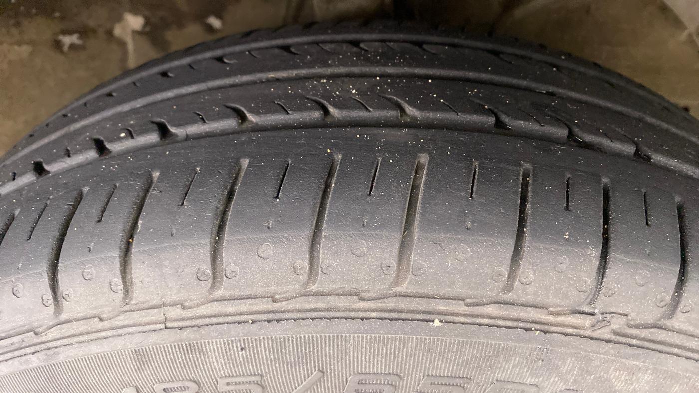 2020 Maruti XL6 ZETA AT SHVS, Petrol, Automatic, 63,285 km, Right Front Tyre Tread