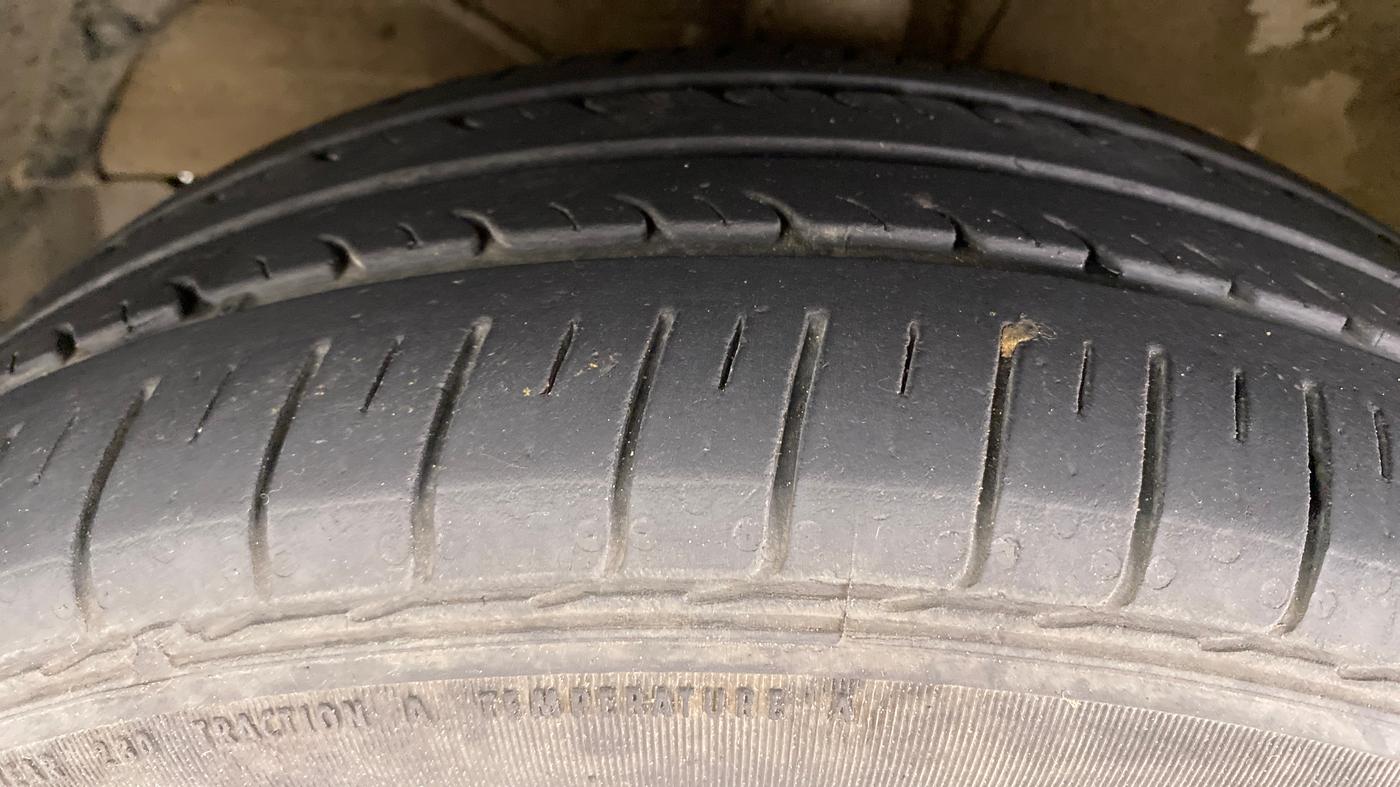 2020 Maruti XL6 ZETA AT SHVS, Petrol, Automatic, 63,285 km, Left Front Tyre Tread