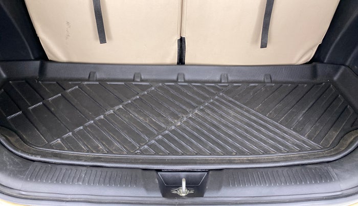 2020 Maruti XL6 ZETA AT SHVS, Petrol, Automatic, 63,285 km, Boot Inside