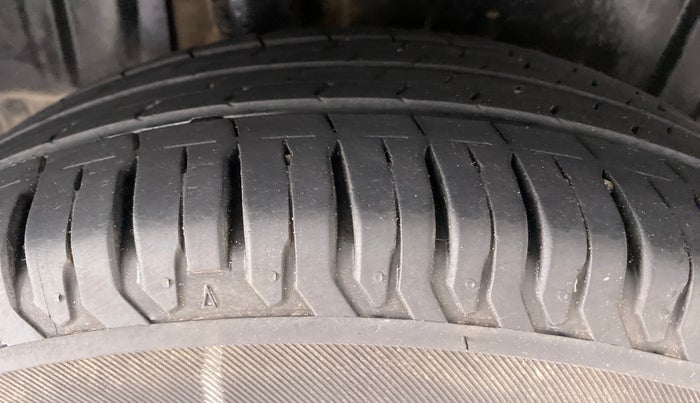 2020 Maruti XL6 ZETA SHVS, Petrol, Manual, 13,804 km, Right Rear Tyre Tread