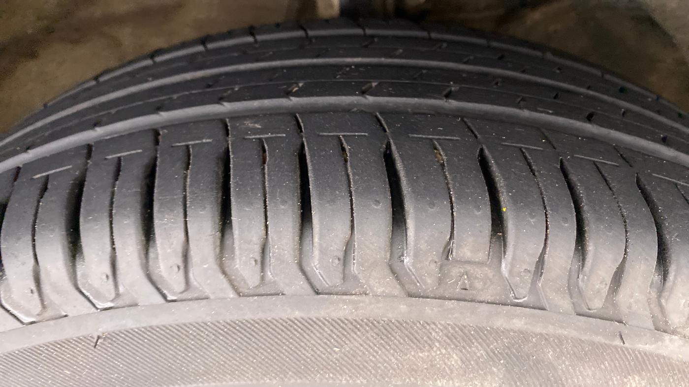 2020 Maruti XL6 ZETA SHVS, Petrol, Manual, 13,804 km, Right Front Tyre Tread