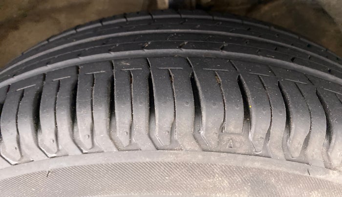 2020 Maruti XL6 ZETA SHVS, Petrol, Manual, 13,804 km, Right Front Tyre Tread