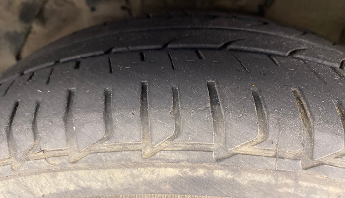 2015 Hyundai Verna FLUIDIC 1.6 SX CRDI, Diesel, Manual, 93,836 km, Left Front Tyre Tread