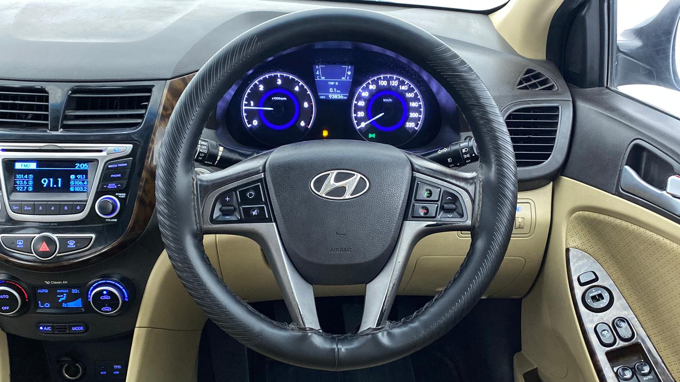 2015 Hyundai Verna FLUIDIC 1.6 SX CRDI, Diesel, Manual, 93,836 km, Steering Wheel Close Up
